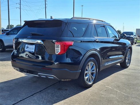 Used 2022 Ford Explorer XLT w/ Equipment Group 202A image 2