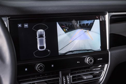 Certified 2025 Porsche Macan image 23