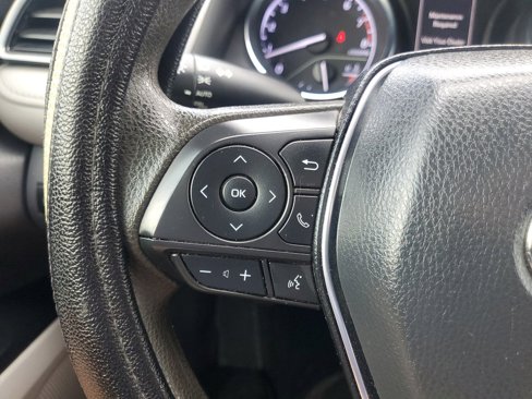 Used 2020 Toyota Camry L image 24