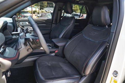 Used 2025 Ford Explorer ST image 17