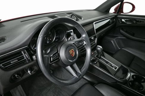 Certified 2024 Porsche Macan image 4