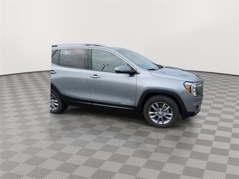Used 2024 GMC Terrain SLT image 2