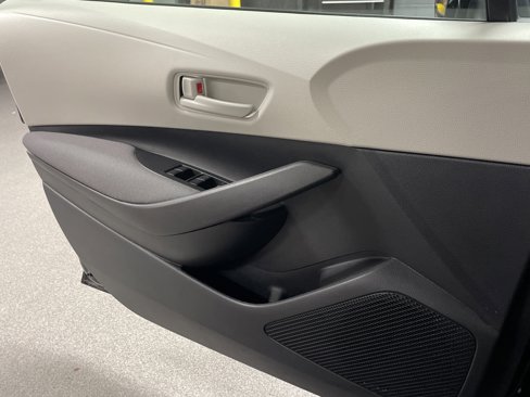 Used 2025 Toyota Corolla LE image 14