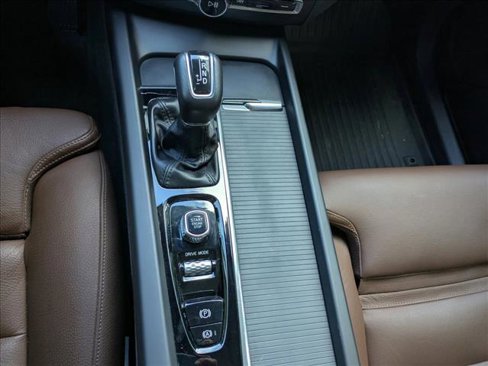 Used 2019 Volvo XC60 T6 Momentum w/ Protection Package Premier image 13