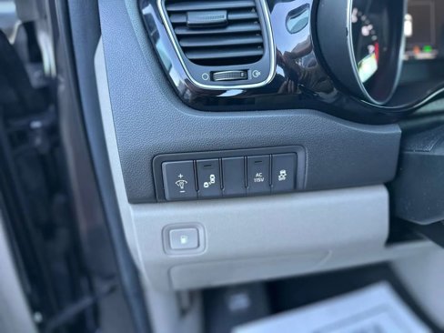 Used 2015 Kia Sedona SX image 41