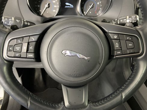 Used 2017 Jaguar F-PACE Premium image 32