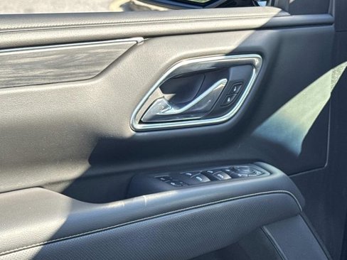 Used 2021 GMC Yukon SLT w/ SLT Luxury Plus Package image 16