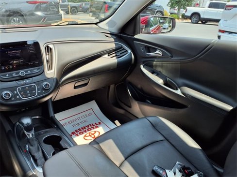 Used 2022 Chevrolet Malibu LT w/ Leather Package image 11
