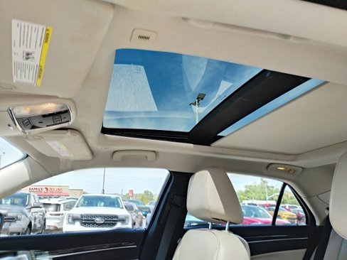 Used 2017 Chrysler 300 C image 10