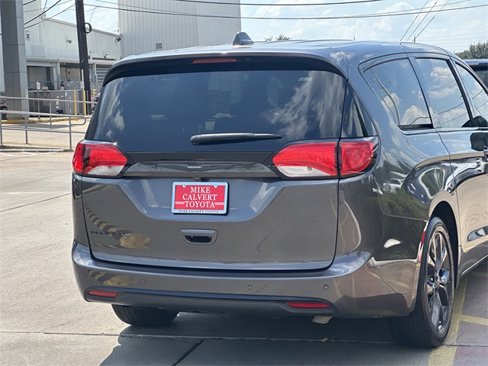 Used 2019 Chrysler Pacifica Touring Plus w/ S Appearance Package image 7