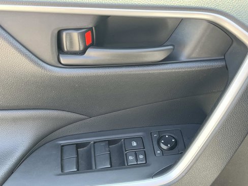 Used 2019 Toyota RAV4 LE image 16