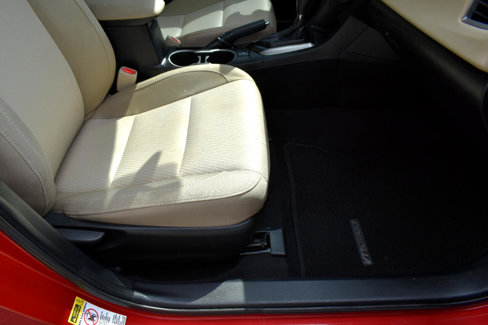 Used 2015 Toyota Corolla LE image 31