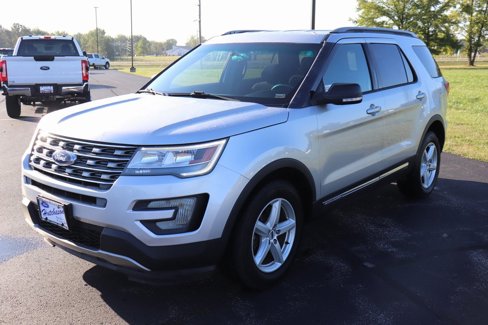Used 2017 Ford Explorer XLT image 6