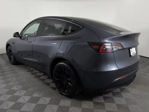 Used 2022 Tesla Model Y Long Range image 6