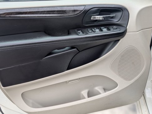 Used 2013 Dodge Grand Caravan SXT image 13
