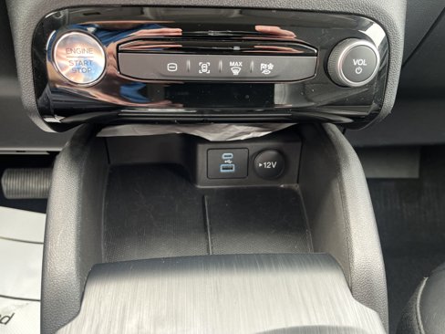 Used 2023 Ford Escape SE image 30
