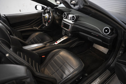 Used 2016 Ferrari California T image 27