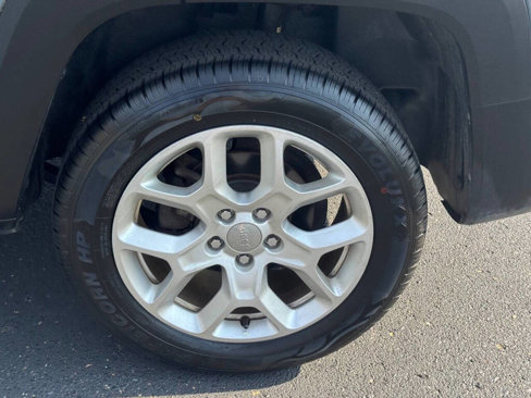 Used 2017 Jeep Renegade Latitude image 35