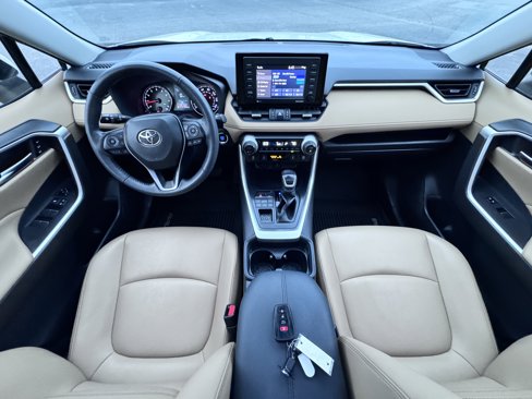 Used 2020 Toyota RAV4 XLE Premium image 20