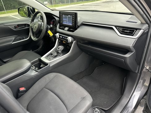 Used 2019 Toyota RAV4 LE image 30