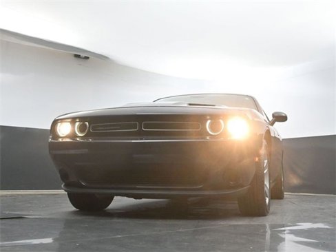 Used 2019 Dodge Challenger SXT image 29