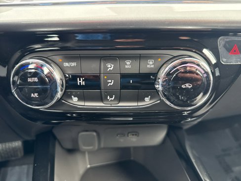 New 2025 Chevrolet Trax LT w/ LT Convenience Package image 17