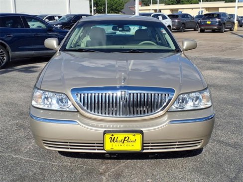 Used 2006 Lincoln Town Car Signature image 23
