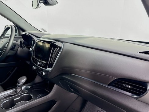 Used 2023 Chevrolet Traverse LT image 28