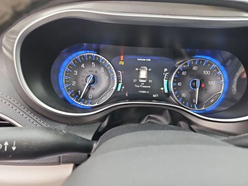 Used 2017 Chrysler Pacifica Limited w/ UConnect Theater Package image 13