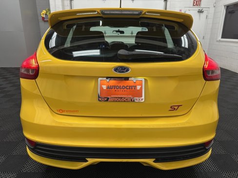 Used 2017 Ford Focus ST image 9