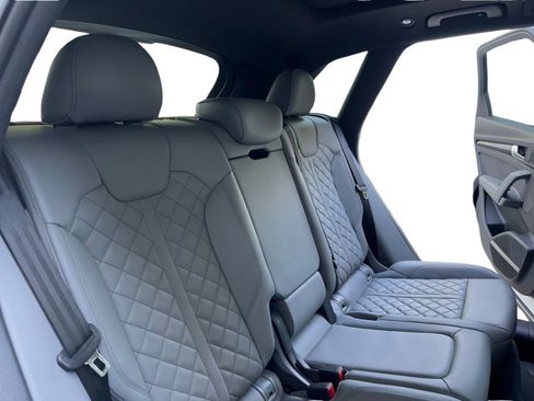 Used 2019 Audi SQ5 Prestige image 25