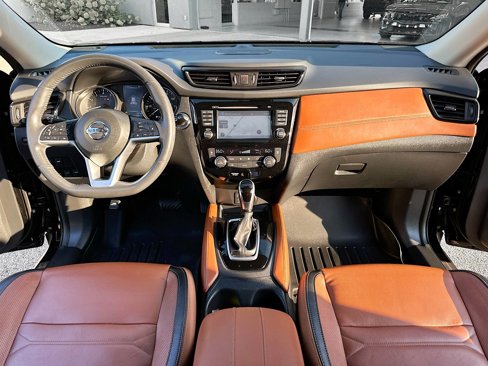 Used 2017 Nissan Rogue SL w/ SL Premium Package image 3
