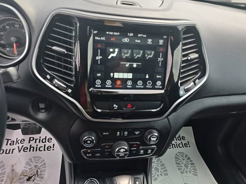 Used 2019 Jeep Cherokee Limited image 5