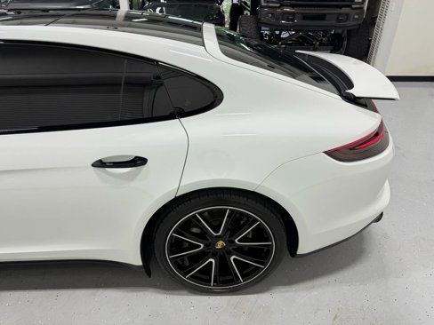Used 2018 Porsche Panamera image 10