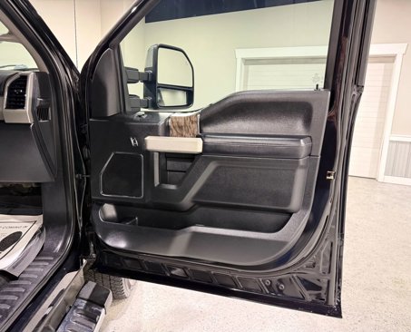 Used 2019 Ford F250 Lariat w/ Chrome Package image 16