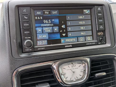 Used 2015 Chrysler Town & Country Touring-L w/ Driver Convenience Group image 20