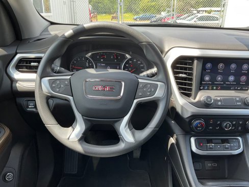 Used 2023 GMC Acadia SLE w/ Driver Convenience Package image 4