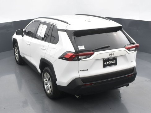 Used 2019 Toyota RAV4 LE image 17