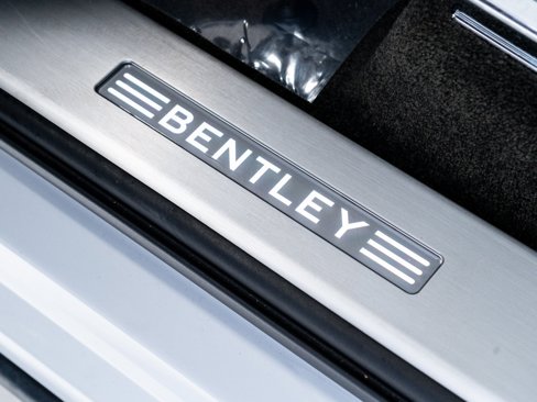 Certified 2022 Bentley Bentayga image 13