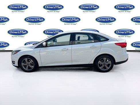 Used 2018 Ford Focus SE w/ SE Appearance Package image 5
