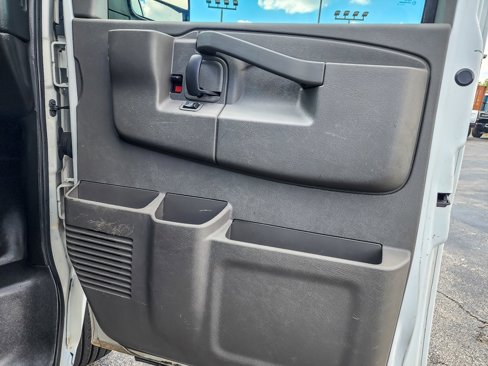 Used 2018 Chevrolet Express 2500 w/ Driver Convenience Package image 15