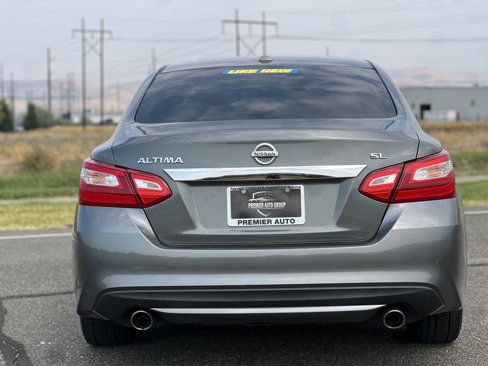 Used 2017 Nissan Altima 2.5 SL w/ Moonroof Package image 7