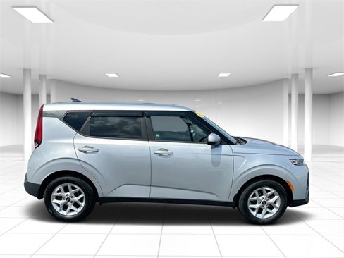 Certified 2020 Kia Soul S image 2
