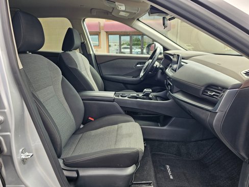 Used 2023 Nissan Rogue SV image 15