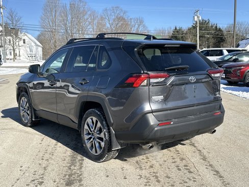 Used 2022 Toyota RAV4 XLE Premium image 6