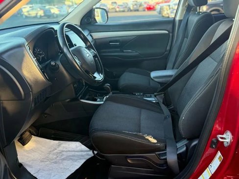 Used 2018 Mitsubishi Outlander SEL image 9