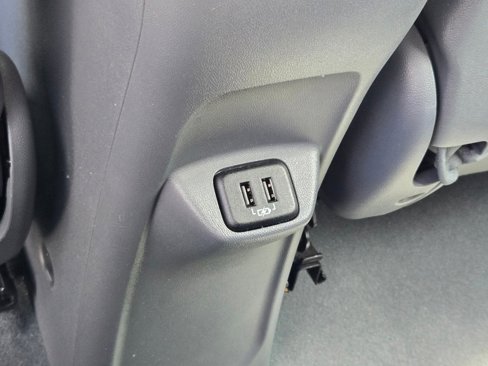 Used 2018 Chevrolet Bolt Premier w/ Driver Confidence II Package image 16