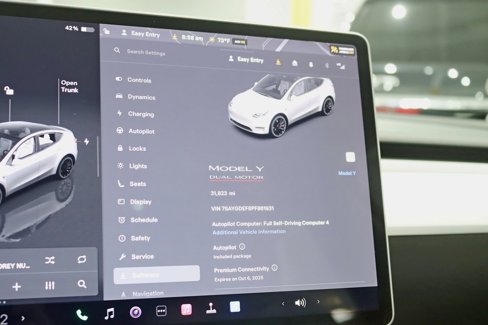 Used 2023 Tesla Model Y Performance image 24