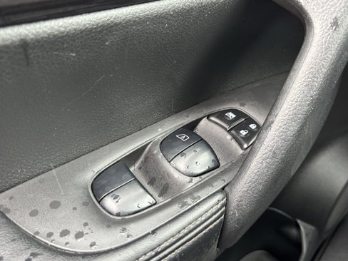 Used 2019 Nissan Rogue SV image 18