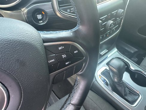 Used 2019 Jeep Grand Cherokee Laredo image 23